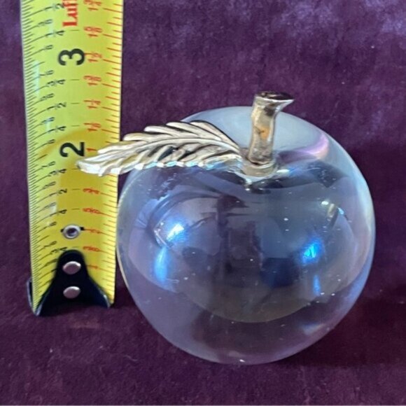 Vintage Clear Glass Apple Paperweight With Golf Metal Leaf - Picture 7 of 10